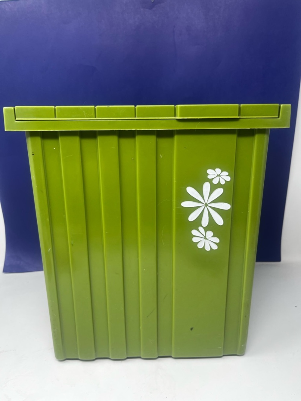 1960’s Fesco Y-123 Avocado Green Flip lid Wastebasket